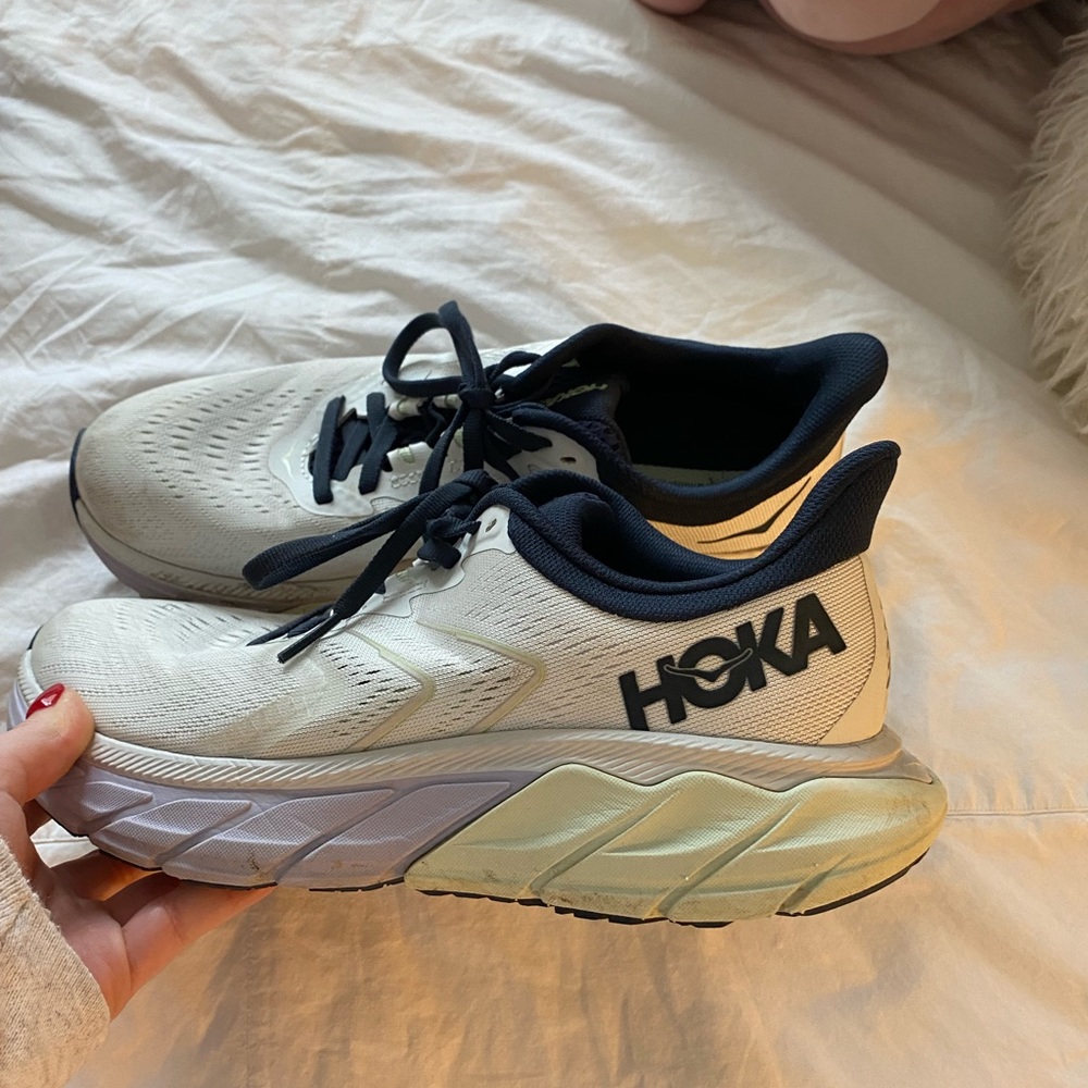Hoka Arahi 5 "Blanc De Blanc/Outer Space" Women's Running Shoe